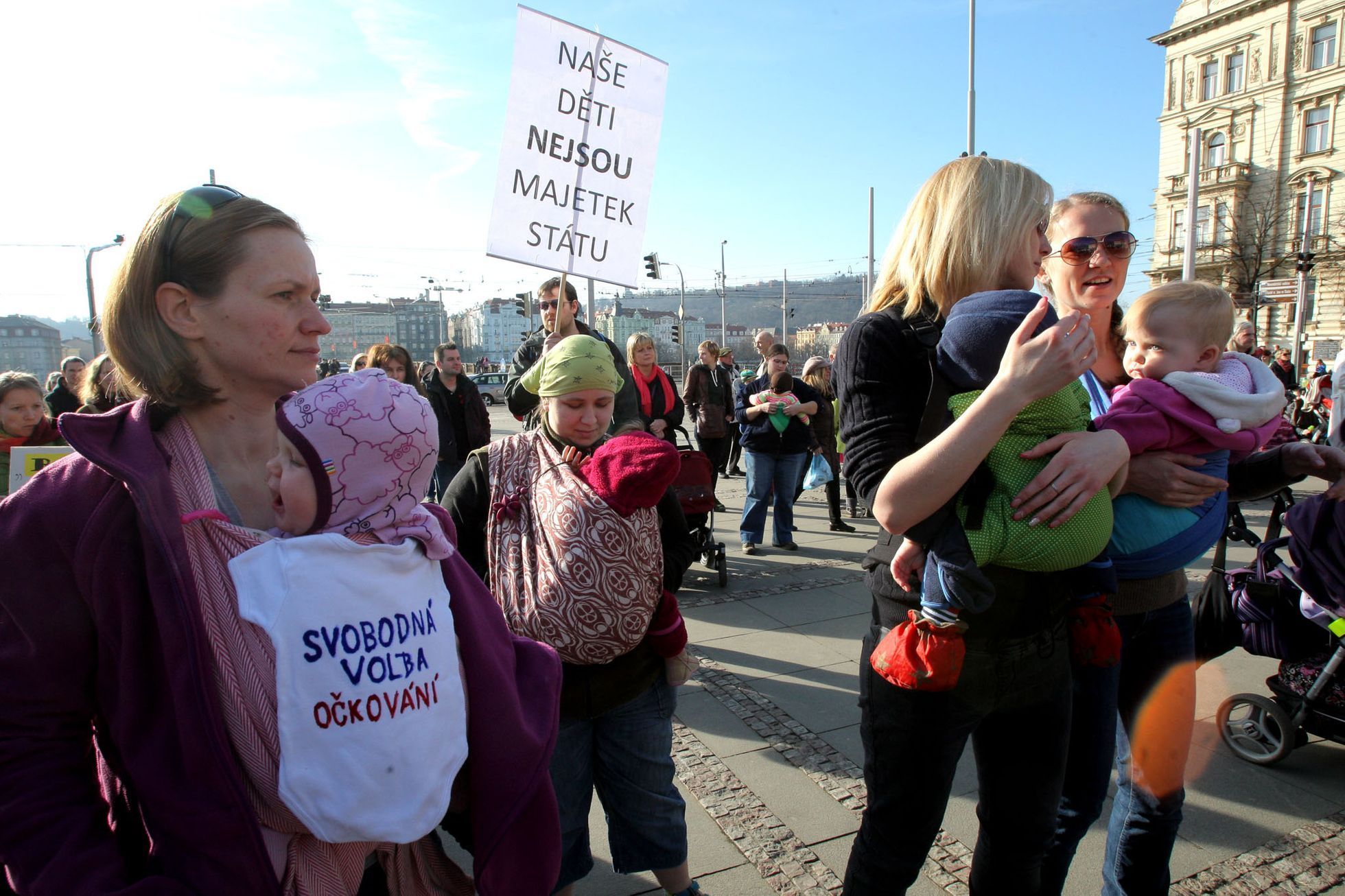 Demonstrace proti povinnému očkování