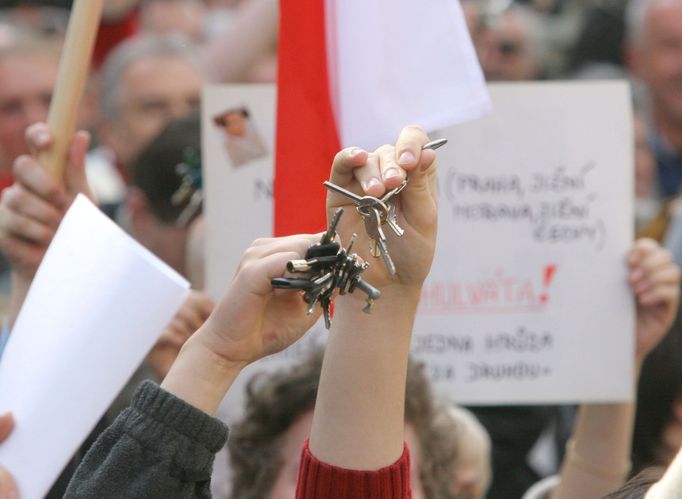 Demonstrace za odstoupení Paroubka