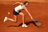Karolína Plíšková postoupila do čtvrtfinále tenisového turnaje v Římě. Obhájkyně titulu a nasazená dvojka zdolala Rusku Annu Blinkovovou 6:4, 6:3.