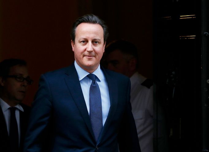 Britský premiér David Cameron při cestě do Parlamentu