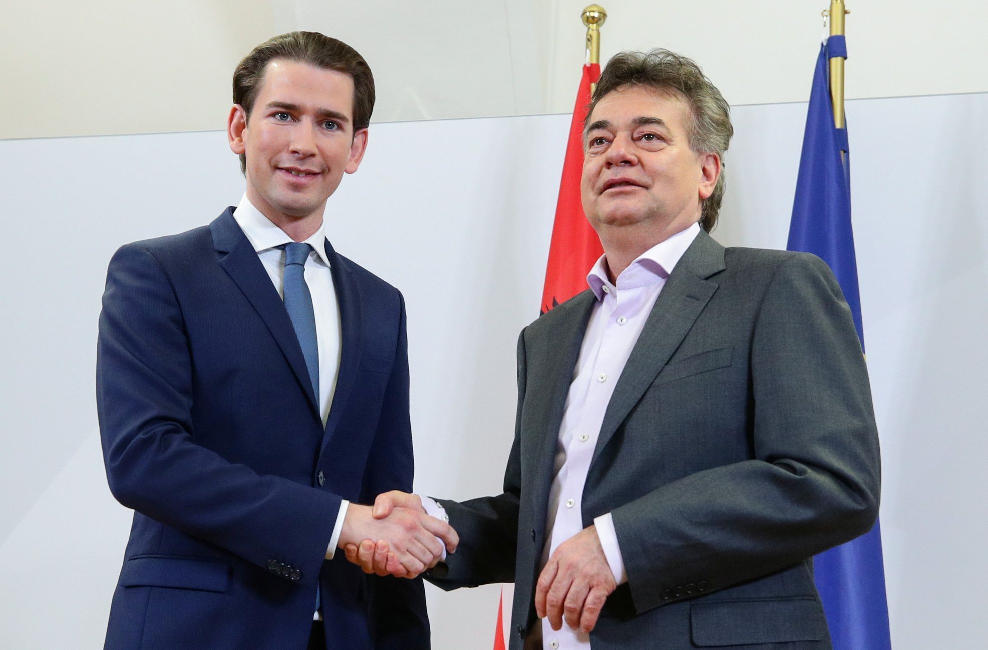 Předseda rakouských lidovců (ÖVP) Sebastian Kurz a šéf zelených Werner Kogler
