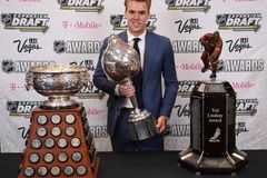 Mladý útočník McDavid z Edmontonu se stal králem sezony v NHL