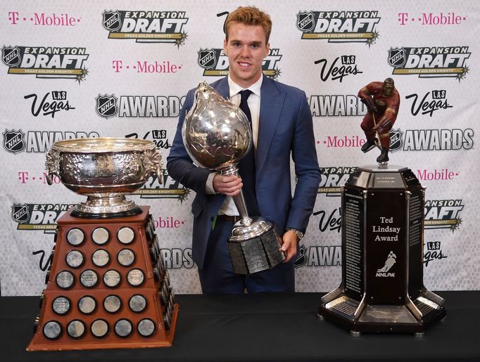 Connor McDavid s Art Ross Trophy, Hart Trophy a Ted Lindsay Award