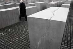 Vytunelovaný fond obětí holokaustu přišel o miliony USD