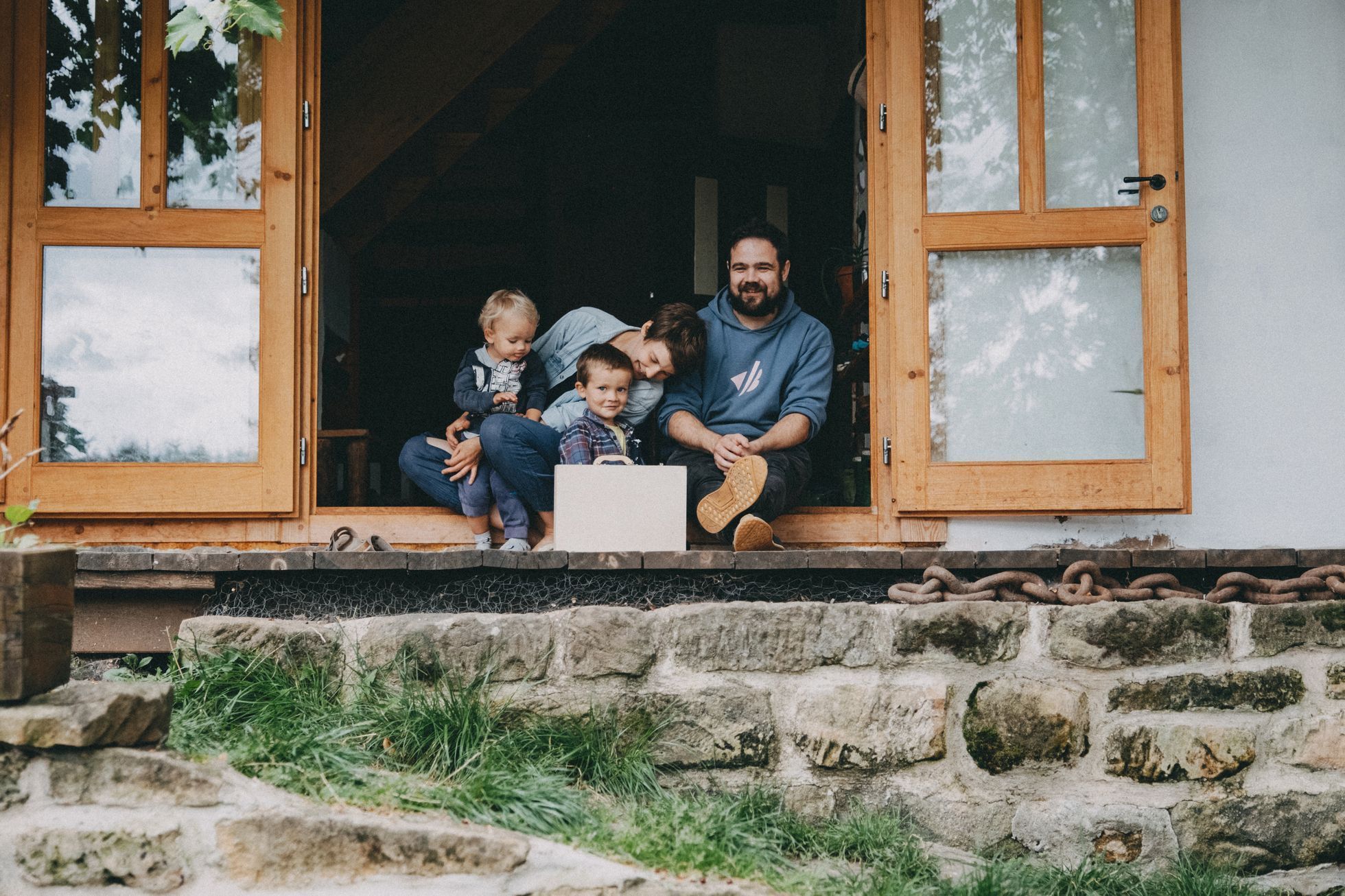 na okraji domov můj, kniha, rodina, bydlení, dům, podnikatel