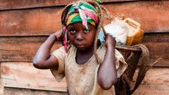 Demokratická republika Kongo, 2009 - holčička s nůší