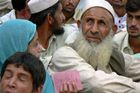Exkluzivně z Pákistánu: Lidé utíkají ze zajetí bomb
