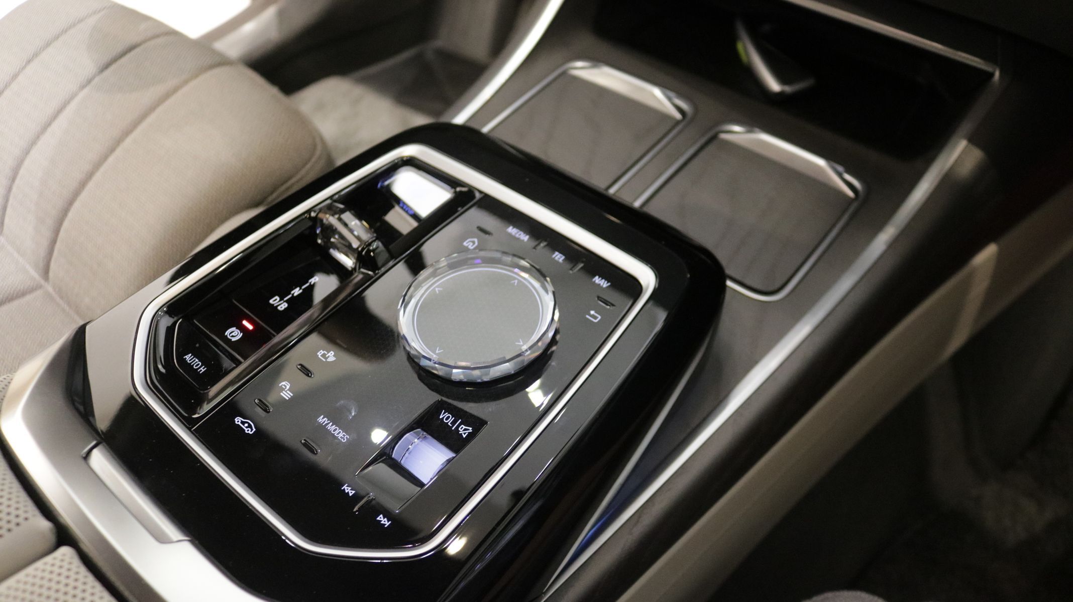 BMW i7