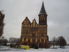 Slavná katedrála ze 14. století je symbolem Königsbergu/Kalinigradu. V roce 1945 byla zničena, opravy se dočkala až v devadesátých letech.