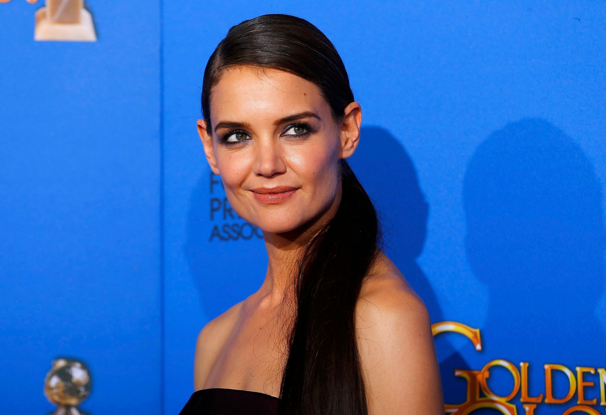 Katie Holmes poses backstage during the 72nd Golden Globe Awards in Beverly Hills