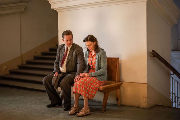 Jakub Prachař jako Šimek a Johana Matoušková v roli Marie.