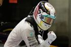 Velký obrat: Hamilton vyhrál a vede MS, Rosberg nedojel