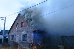 Čtyři děti a jeden dospělý zemřeli při požáru v obci Richnava na Slovensku