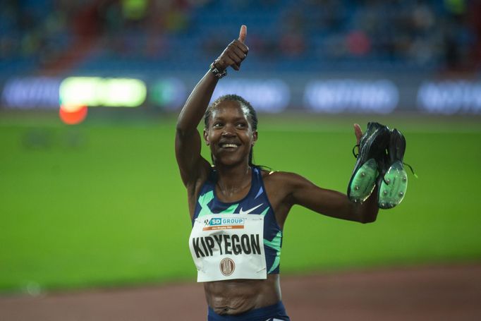 Zlatá tretra 2020: Faith Kipyegonová po závodě v běhu na 1500 metrů.