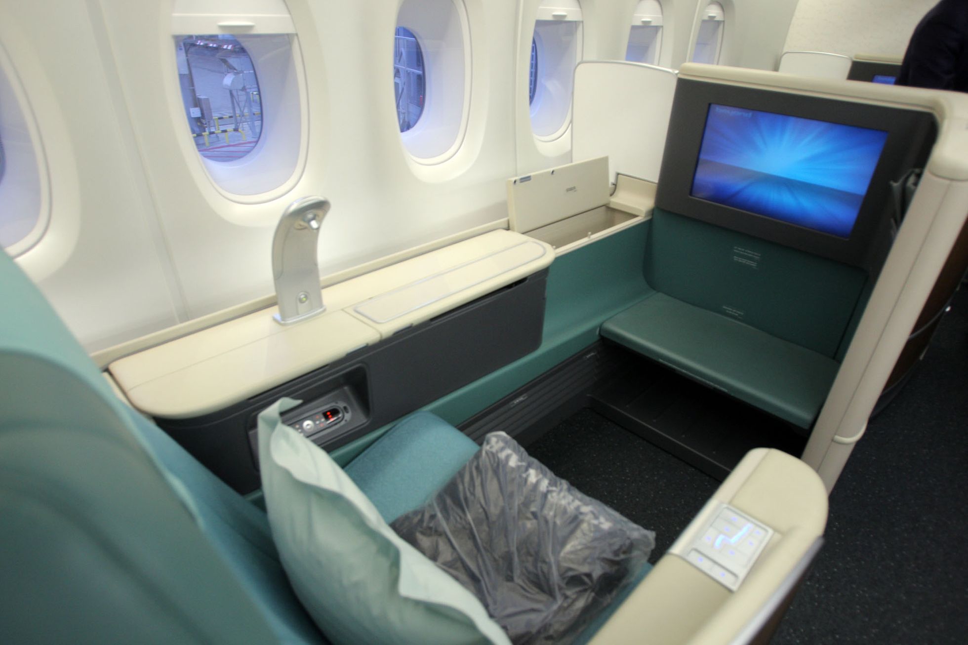 Airbas 380 přistál v Praze