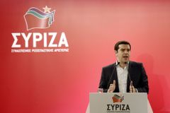 Levicová Syriza bývalého premiéra Tsiprase v předvolebních průzkumech těsně vítězí