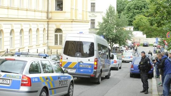 Foto: Rath přijel do sněmovny. Ta rozhodla o jeho stíhání