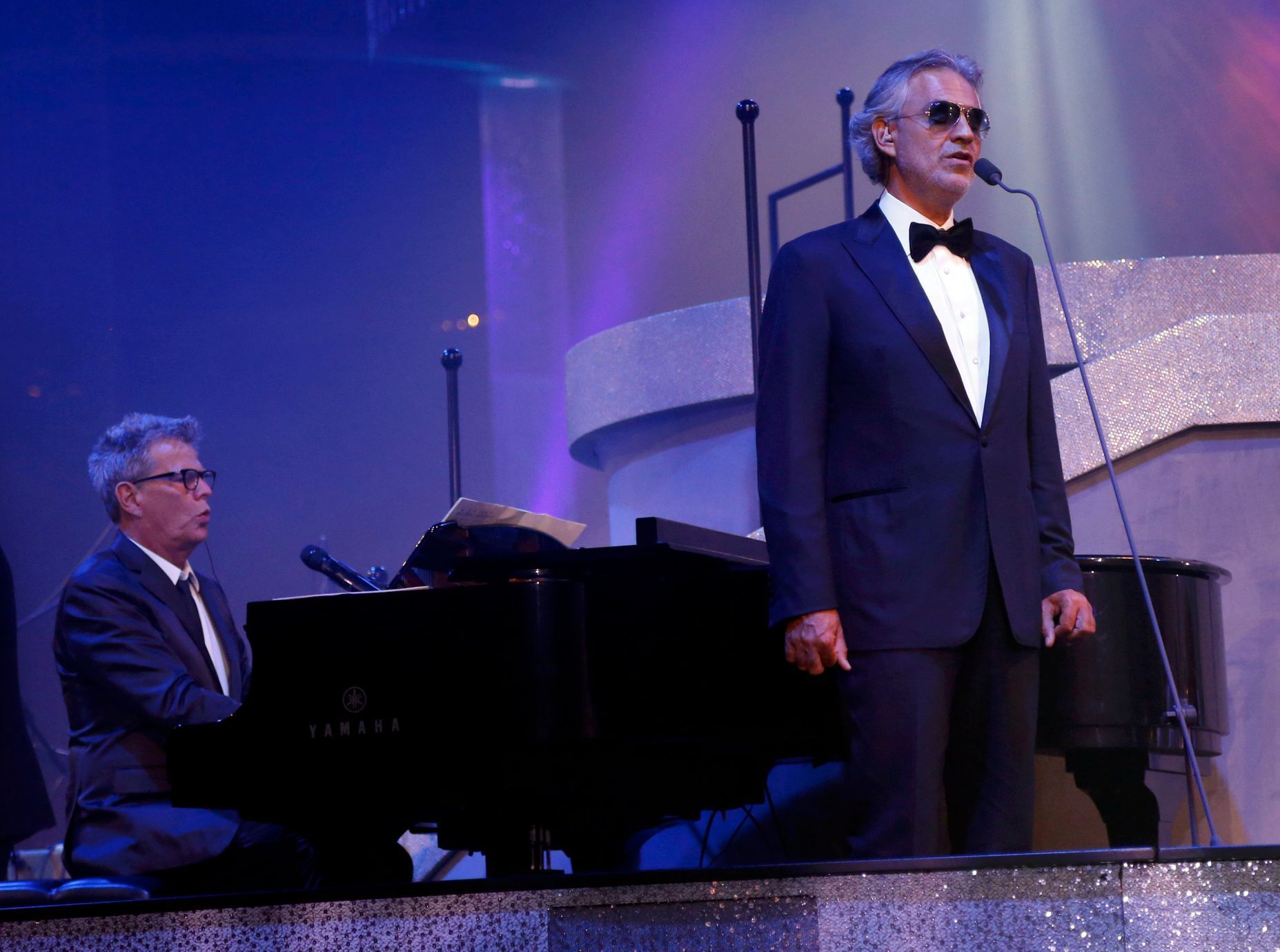 Andrea Bocelli (R) a David Foster