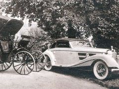 Koncem 30. let si pan baron koupil kompresorový sportovní Mercedes-Benz 540 K, ale v garážích uchovával i svoji původní victorii