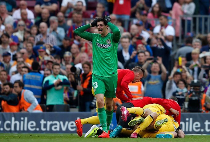 Thibaut Courtois z Atlética slaví titul ve španělské lize