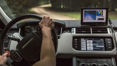 Autonomní řízení vozů Jaguar Land Rover v terénu