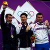 Olympijští medailisté ve vzduchové pistoli na 10 metrů - zlatý Jihokorejec Jong-oh Jin, stříbrný Ital Luca Tesconi a bronzový Srb Andrija Zlatič na OH 2012 v Londýně.