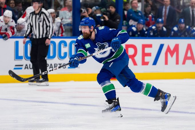 Filip Hronek v dresu Vancouveru