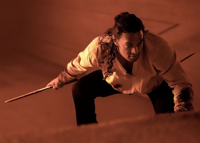 Jason Momoa jako velmistr meče Duncan Idaho.