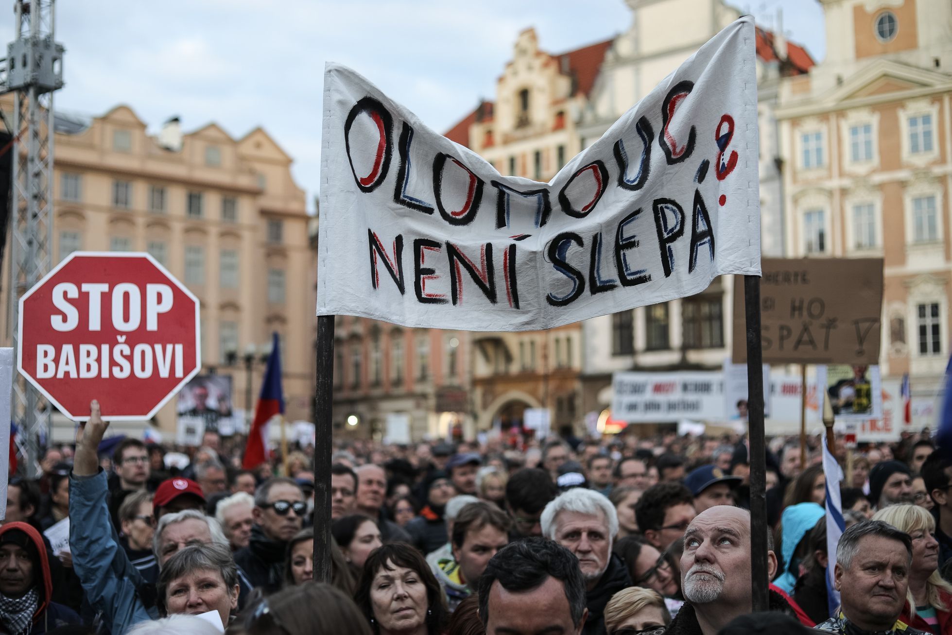 Druhá demonstrace proti Benešové, Babišovi a za spravedlivou justici - Staroměstské náměstí - 6. 5. 2019