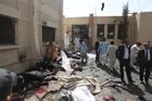 Počet obětí po třech pátečních útocích v Pákistánu stoupl na nejméně 85