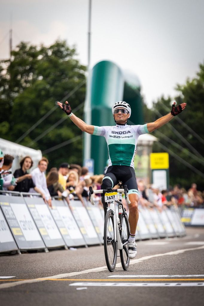 "Pokud nejsme ochotní dát ze sebe maximum a udělat něco navíc, nemůžeme čekat, že něčeho dosáhneme. Život bývá spravedlivý. Kolik mu člověk dá, tolik se mu vrátí," říká.
