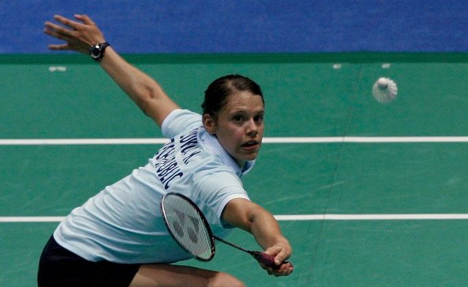 Badminton. Češka Kristýna Ludíková v zápase s Britkou Tracey Hallamovou. Během 36 minut Ludíková prohrála 2:0 na sety (21:18 a 21:13).