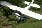 Pád malého letadla v Prievidzi nepřežil jeden člověk, dva jsou zranění