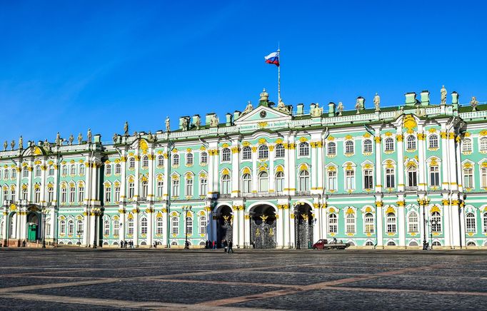 Pohled do Zimního paláce, sídla petrohradské Ermitáže.