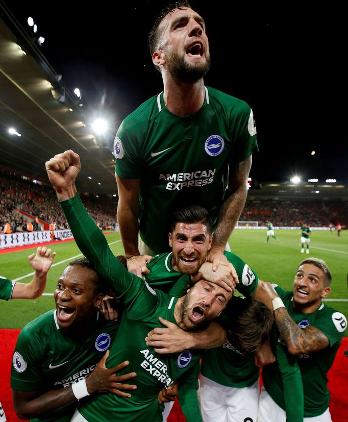 Takhle umní oslavit gól v Premier League fotbalisté klubu Brighton & Hove Albion.