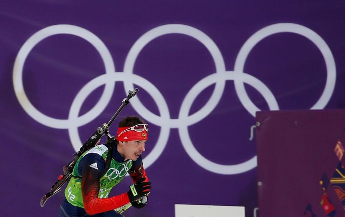 FILE PHOTO: Russia's Evgeny Ustyugov skis during the men's biathlon 4 x 7.5 km relay at the Sochi 2014 Winter Olympic Games February 22, 2014.      REUTERS/Stefan Wermuth