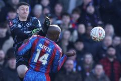 Anglií otřásl šílený zákrok na Matetu. Nechte ho zhebnout, řvali fanoušci Millwallu