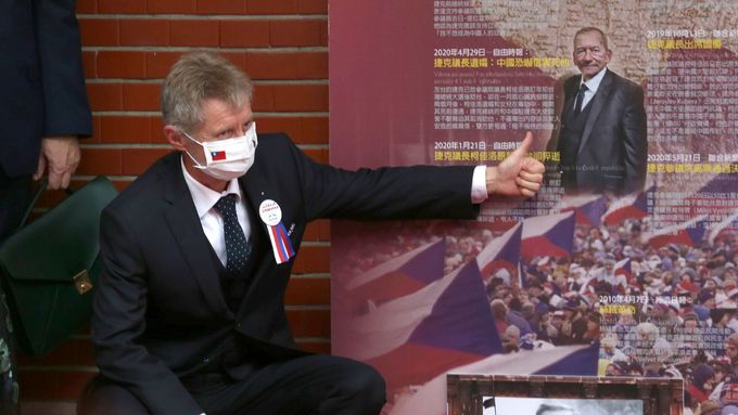 Předseda Senátu Miloš Vystrčil během návštěvy v tchajwanském parlamentu.