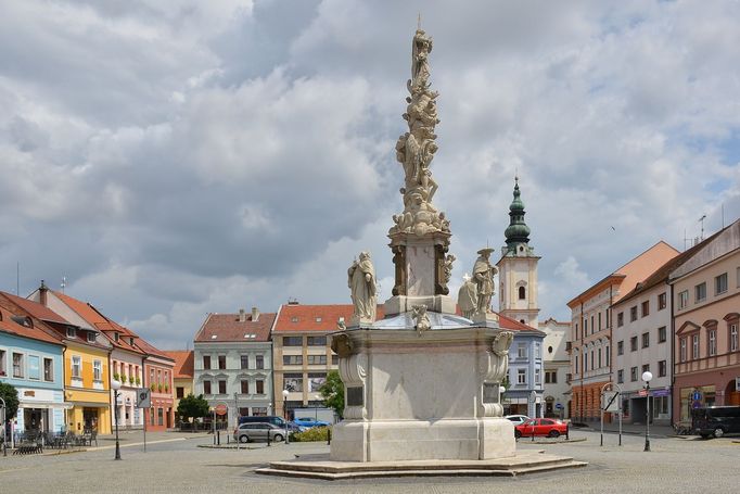 Mariánské náměstí s morovým sloupem v Uherském Hradišti.