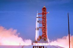 Vary: Fascinující odysea do kosmického ticha. Apollo 11 překračuje hranice dokumentu
