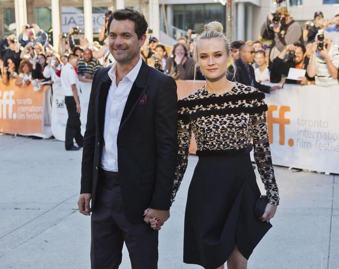 Diane Kruger doprovází svého přítele Joshuu Jacksona na premiéru kanadského filmu "Inescapable".