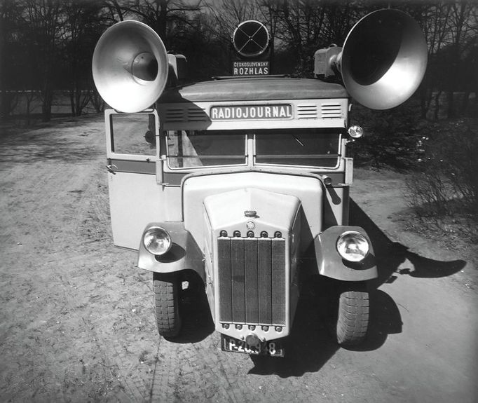 Rozhlasový autobus značky Tatra z roku 1935.