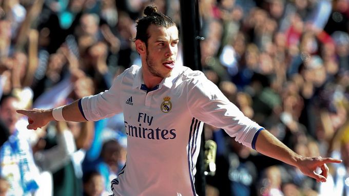 Gareth Bale z Realu Madrid slaví gól v síti Leganésu.
