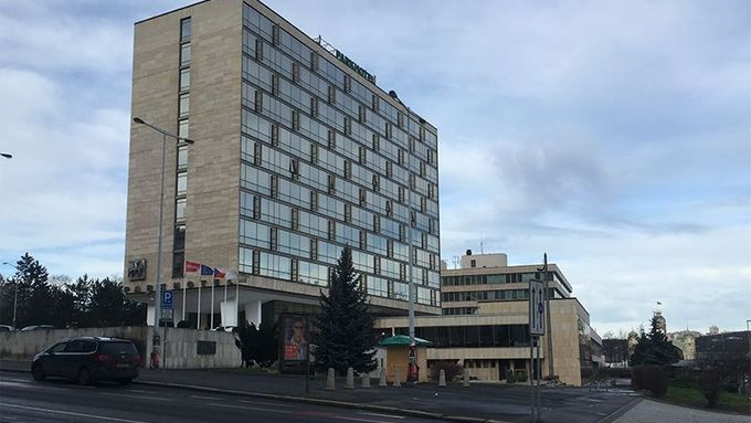 Parkhotel Praha: Němý svědek dramatických událostí. Odborníci z něj chtějí udělat kulturní památku