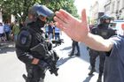 Video: Fanoušci Fiorentiny v Praze napadli příznivce West Hamu