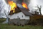 Na Brněnsku hořel dům, rozšířil se explozí benzínu