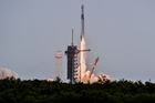 Napodruhé a s Rusem. Raketa Falcon 9 společnosti SpaceX odstartovala k ISS