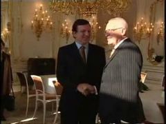 O potřebnosti přijmout euroústavu přesvědčoval prezidenta Václava Klause v listopadu 2005 předseda Evropské komise Barroso