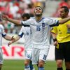 Vassilis Torossidis slaví později neuznaný gól v utkání Řecko - Česká republika na Euru 2012