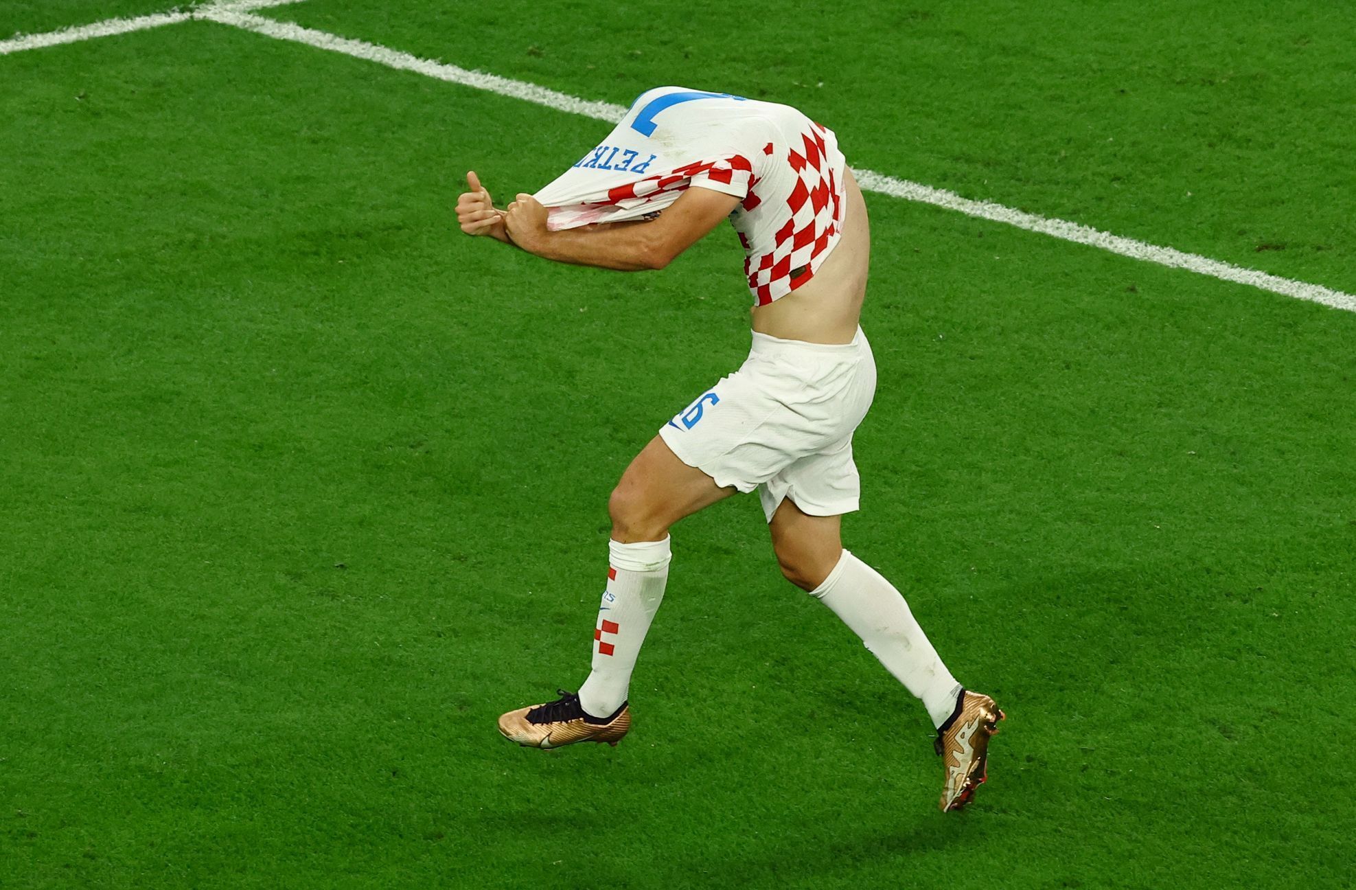 Bruno Petkovič slaví gól ve čtvrtfinále MS 2022 Chorvatsko - Brazílie